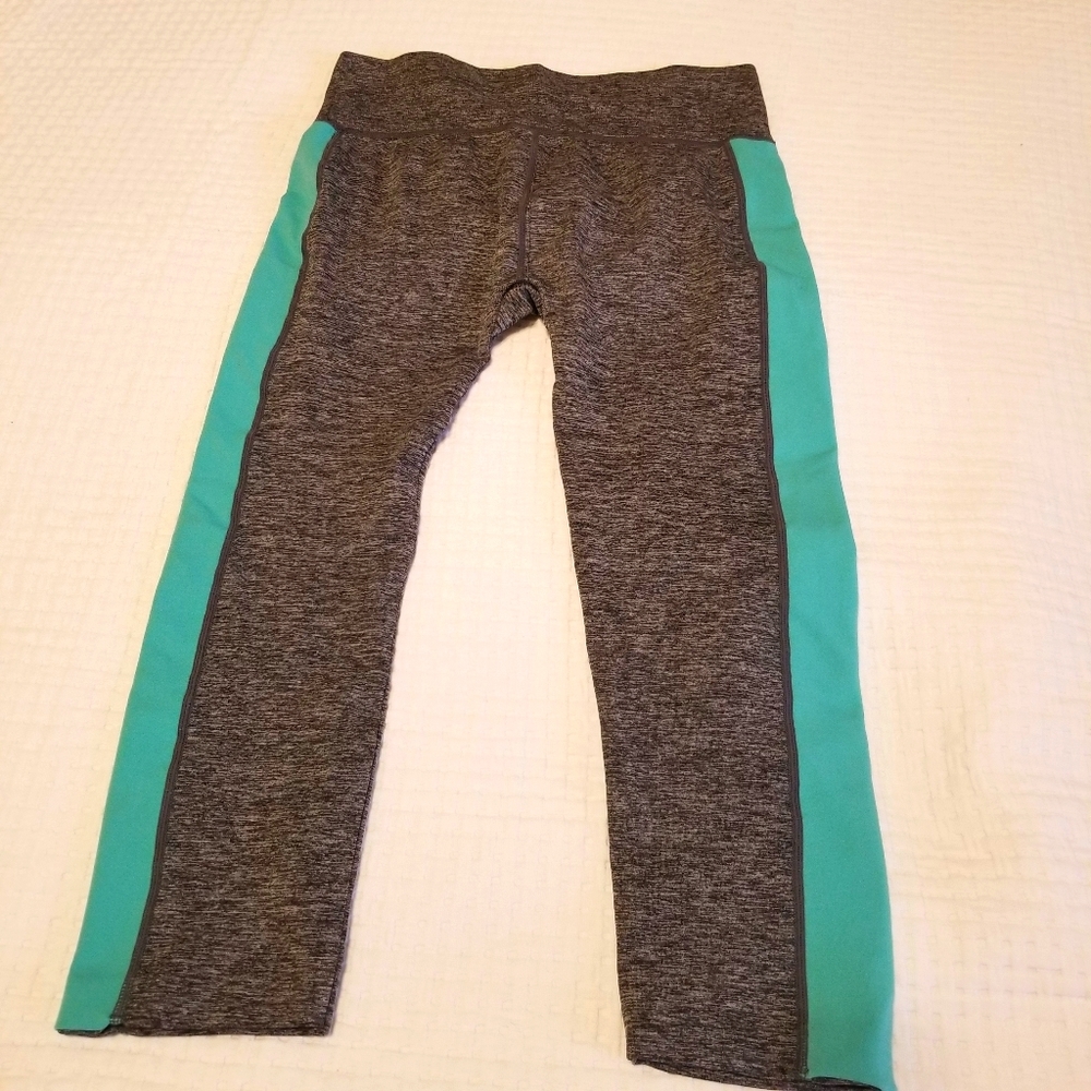 Get A Grip Athletic Capri Yoga Pants
